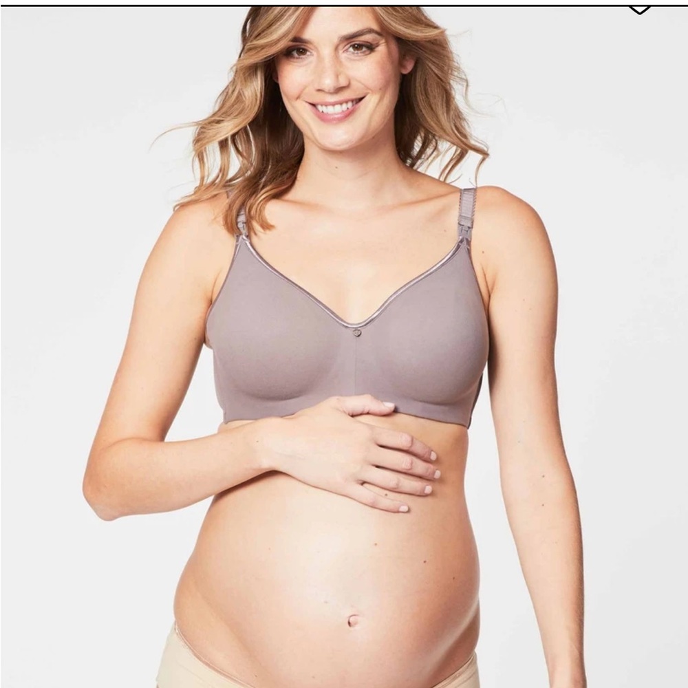 Cake Croissant T-shirt Maternity & Nursing Bra
Bra Size : 36C
Colour : Auber